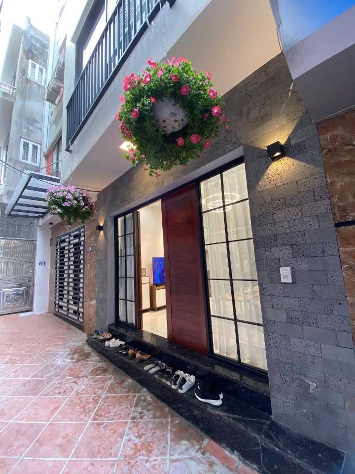 Nhà đẹp Bồ Đề 35m² giá 8.6 tỷ - Full nội thất, đón tài lộc!