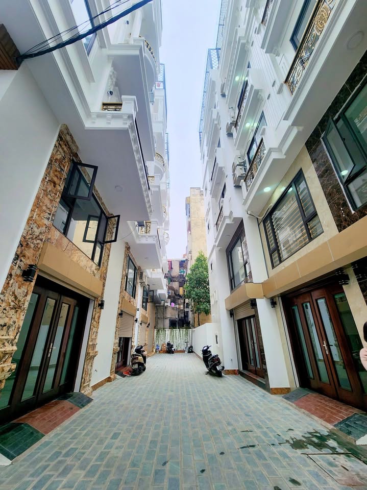 Nhà phố Đống Đa 41m² giá 19.6 tỷ - Lô góc hiếm gần hồ!