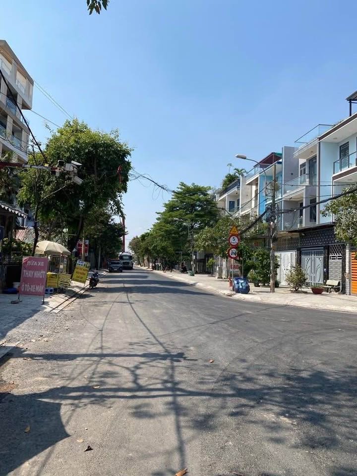 Biệt thự 2 tầng mặt tiền đường số 12, Thủ Đức, 167m² - Vị trí vàng, kinh doanh thuận lợi!