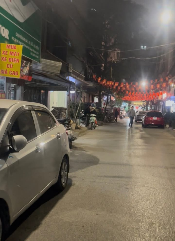 Nhà phố Pháo Đài Láng, Đống Đa 137m² giá 56.17 tỷ - Ô tô đỗ cửa, giao thông thuận tiện!