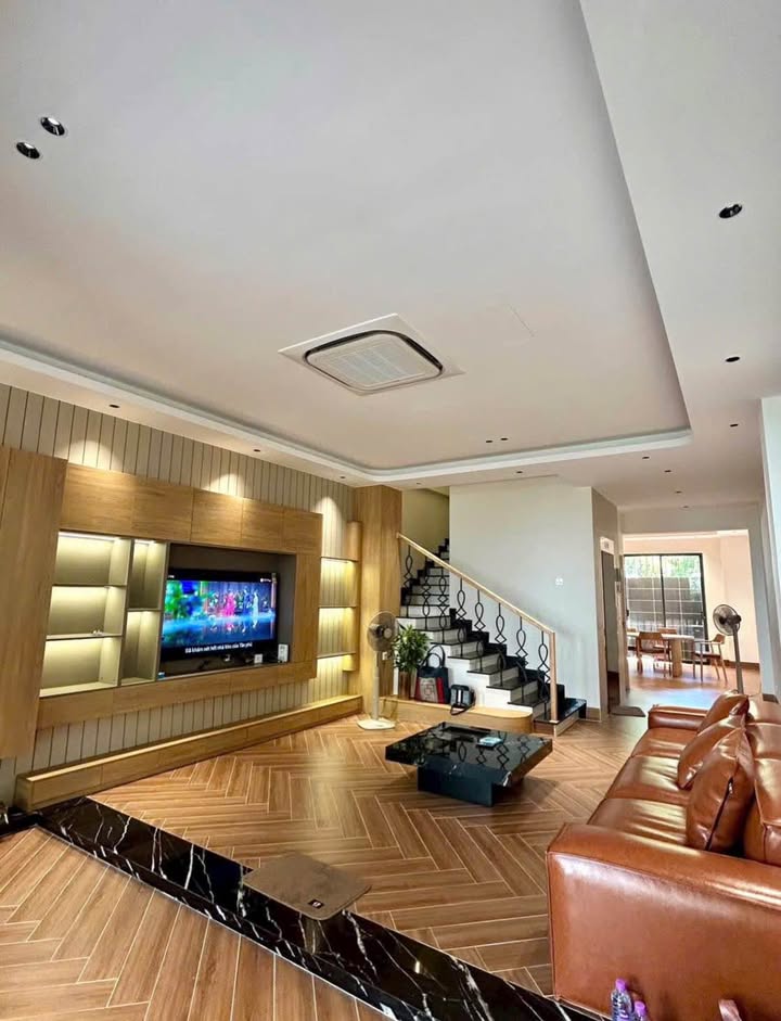 Nhà đẹp có thang máy tại KĐT HQ1 Nha Trang 80m² giá 10,5 tỷ - Phong cách hiện đại, yên tĩnh