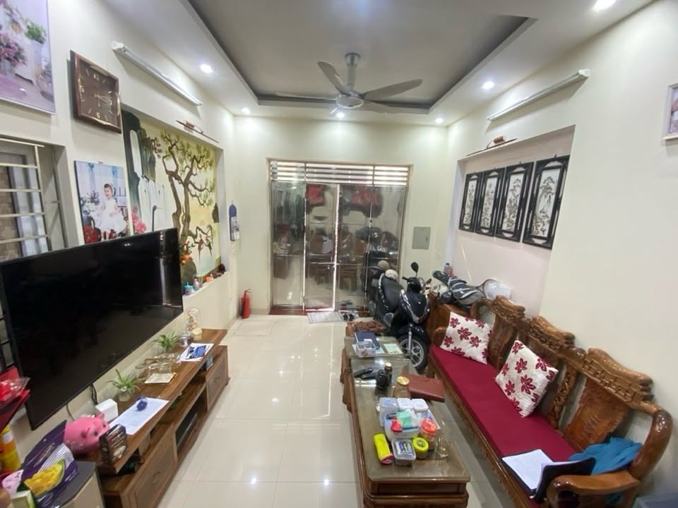 Nhà mặt phố Thạch Bàn, Long Biên 50m² giá 2 tỷ - Kinh doanh tốt ngay cửa