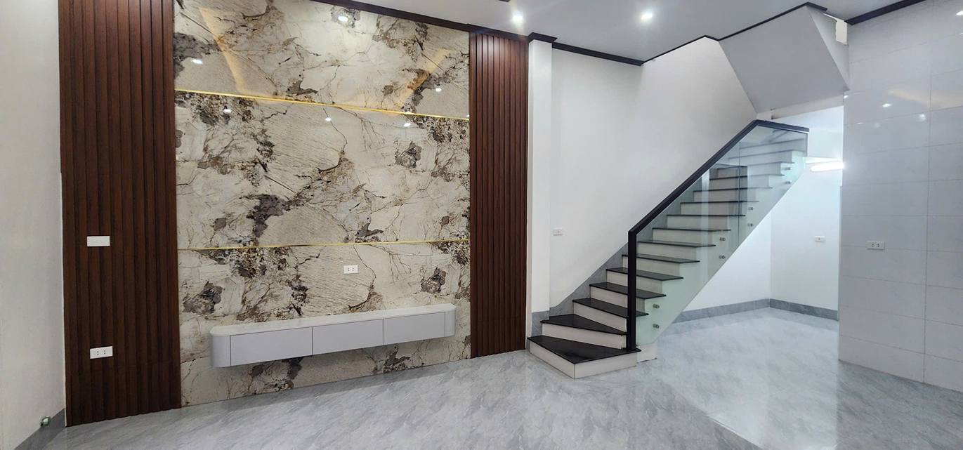 Nhà 2 tầng mới hoàn thiện tại ngõ Trần Hưng Đạo, 60m² - Ô tô đỗ cửa