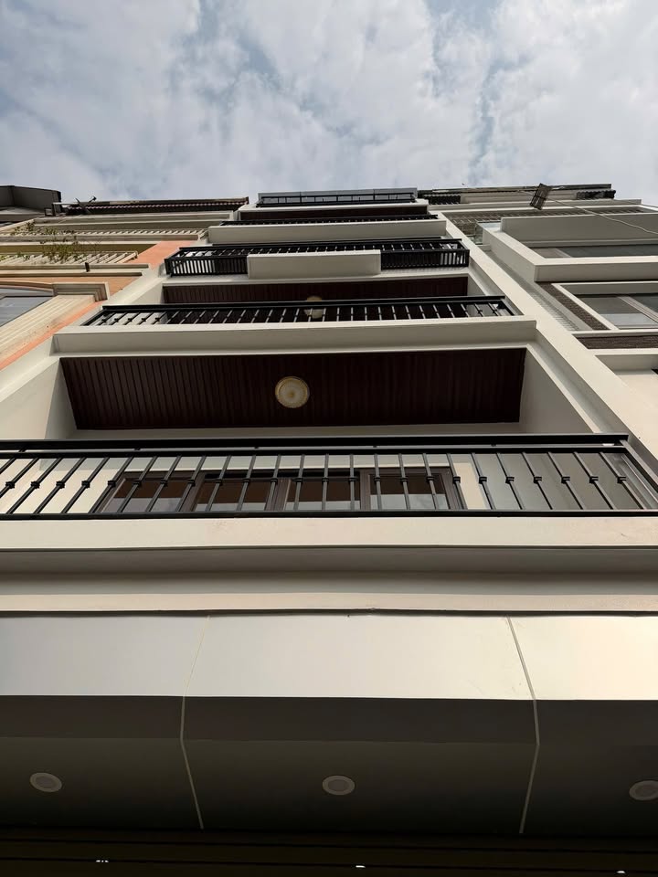 Nhà Đẹp Hoàng Mai 50m² 6 tầng thang máy - Sẵn sàng vào ở!