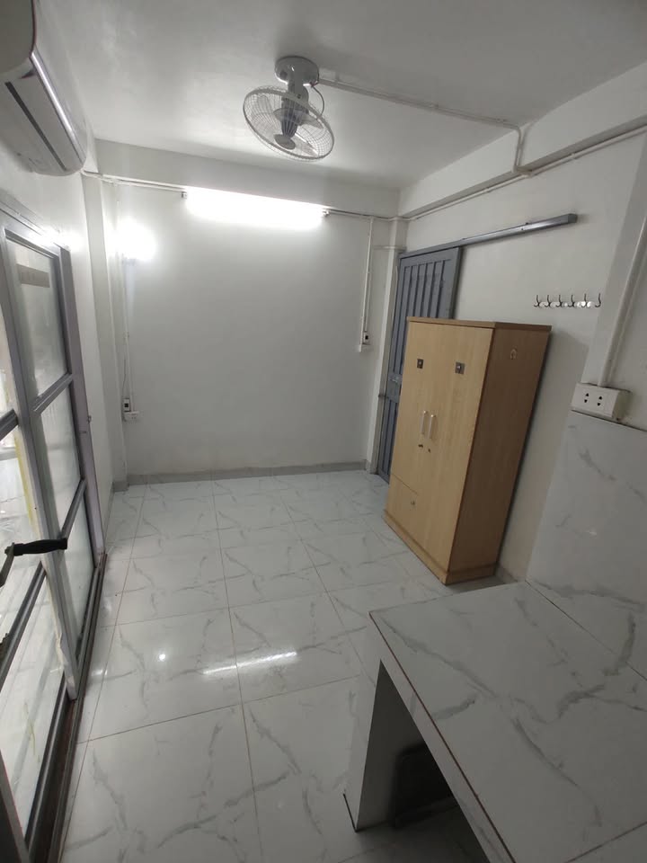 Phòng cho thuê tại Ngõ Quỳnh, Quận Hoàng Mai 20m² giá chỉ 3.3 triệu - Sẵn sàng vào ở!