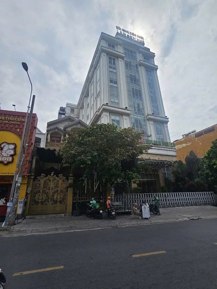 FrontHouse 371 Tân Sơn Nhì, Quận Tân Phú, 255m² - Giá tốt không thể bỏ lỡ!