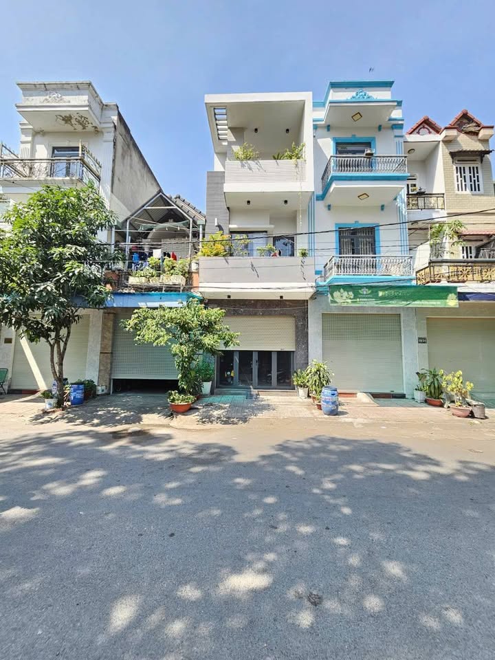 Nhà phố 3 tầng tại Dĩ An 64m² giá 5.9 tỷ - Phù hợp kinh doanh!