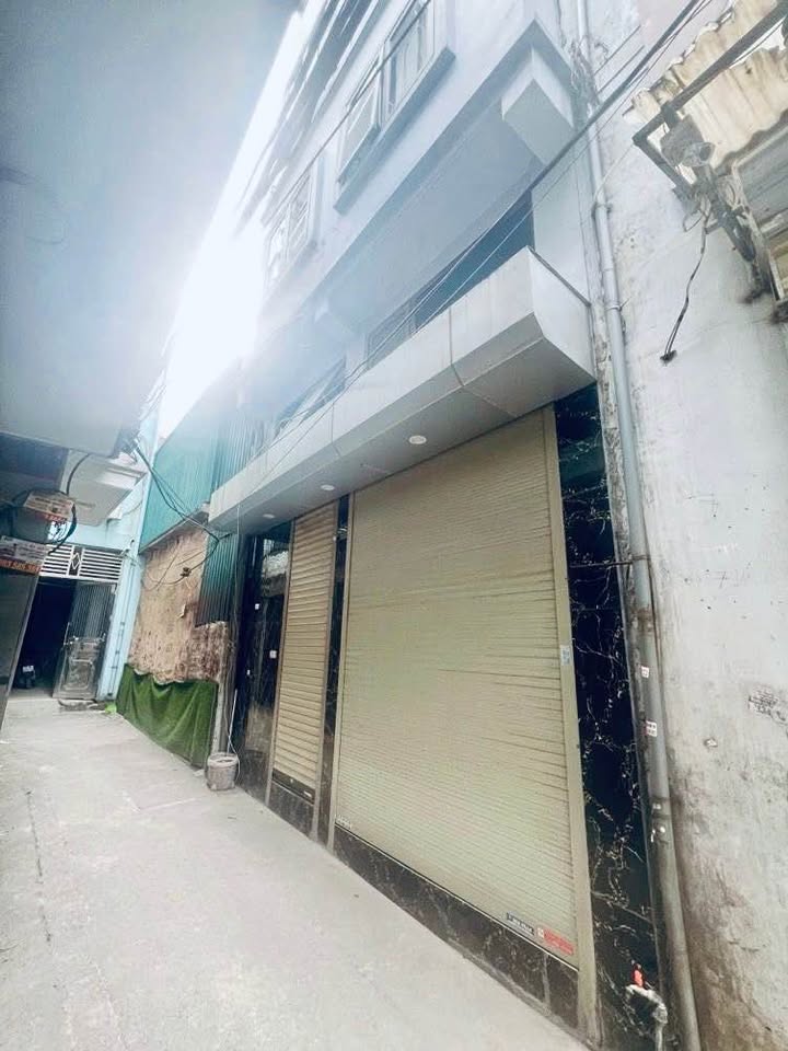 FrontHouse Trung Kính Yên Hoà 33m² giá 7.4 tỷ - Sổ đỏ chính chủ, mặt phố thuận lợi!