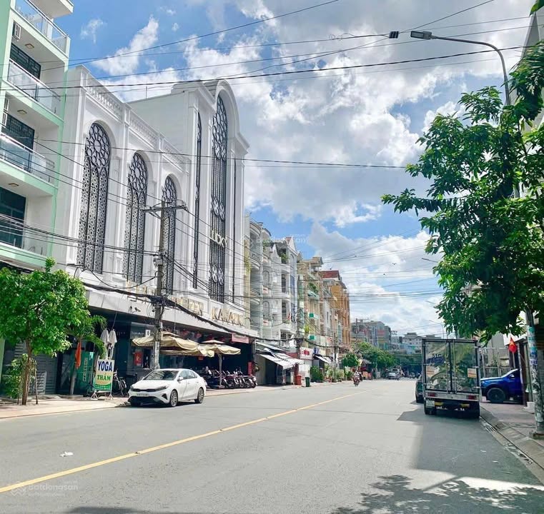 Nhà mặt tiền Chợ Lớn, Quận 6, 80m², giá 17.5 tỷ - Đoạn đẹp hiếm có!