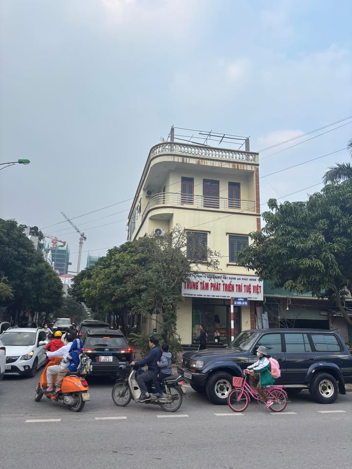 Nhà 3 tầng 2 mặt tiền tại Hưng Yên, diện tích 102m² - Thích hợp kinh doanh