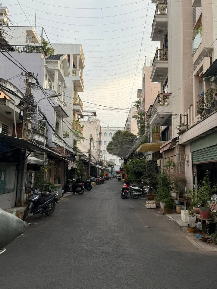 Nhà mặt tiền kinh doanh 84m² đường Chân Lý, quận Tân Phú, giá 12.6 tỷ - Đầu tư sinh lời ngay!