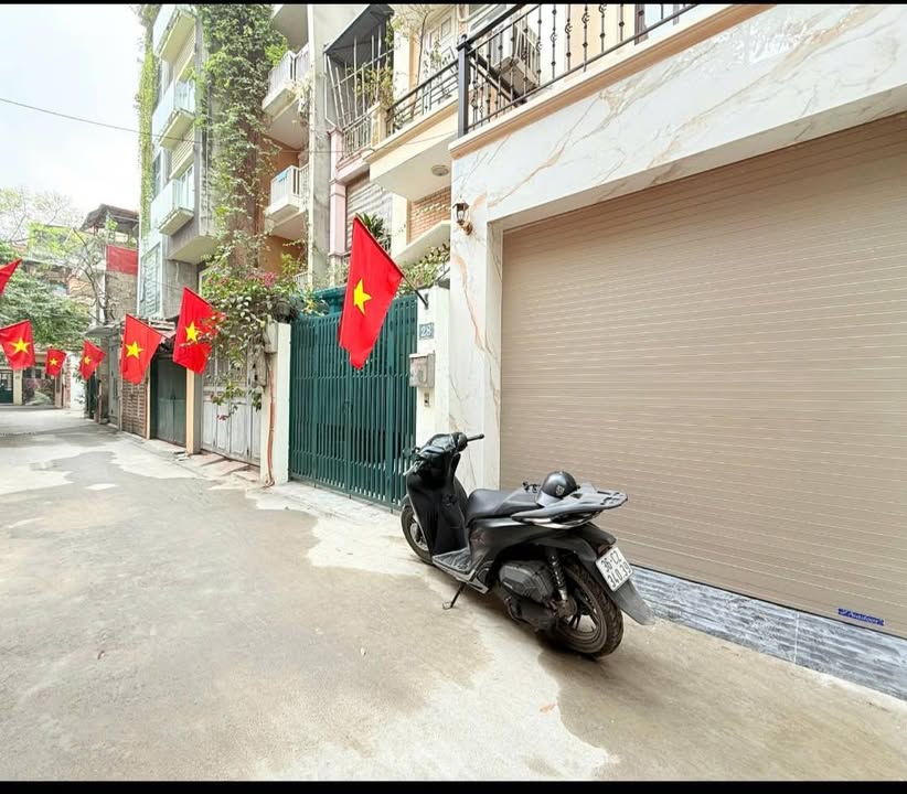 Nhà riêng Hào Nam 100m² giá 27 tỷ - Thiết kế sang trọng, ô tô vào nhà!