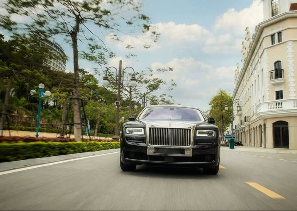 Biệt thự lô góc KDT Nam Thăng Long, 305m² giá 140 tỷ - Kiến trúc tân cổ điển đẳng cấp!