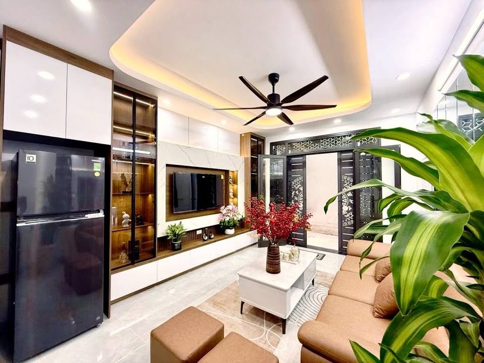 Nhà Định Công Thượng 33m² giá 9.35 tỷ - Ô tô đỗ cửa, sẵn sàng vào ở!