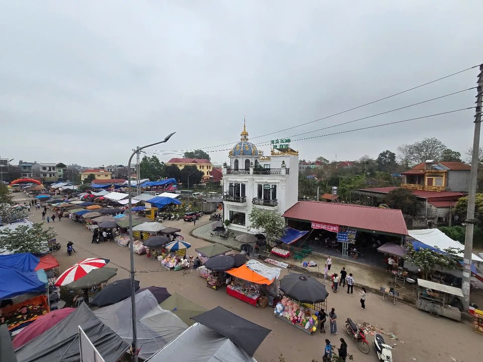 Cho thuê mặt bằng 200m² tại Thị trấn Phồn Xương - Giá 8 triệu, vị trí đắc địa!