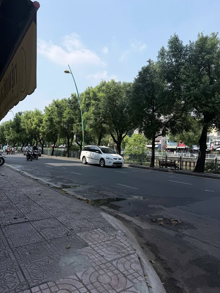 Townhouse Tân Bình 50m² giá 9.39 tỷ - Hẻm xe hơi vào nhà, sát mặt tiền Hoàng Sa!