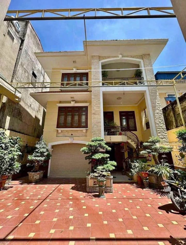 Biệt thự 3,5 tầng mặt đường Minh Khai - Kinh doanh và ở ngay, giá 16 tỷ!