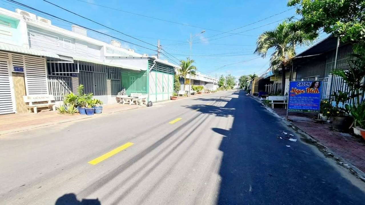 Nhà cho thuê nguyên căn Đường Trần Thủ Độ, Sóc Trăng 100m² - Điện năng lượng mặt trời