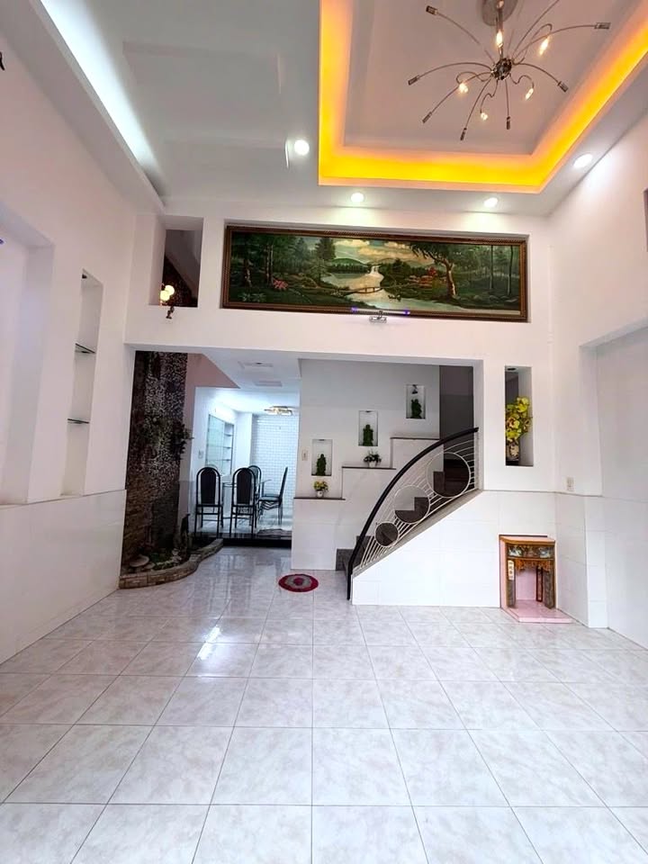 Nhà phố 3 tầng đường Phan Huy Ích, 50m² giá 6 tỷ - Gần sân bay và tiện ích