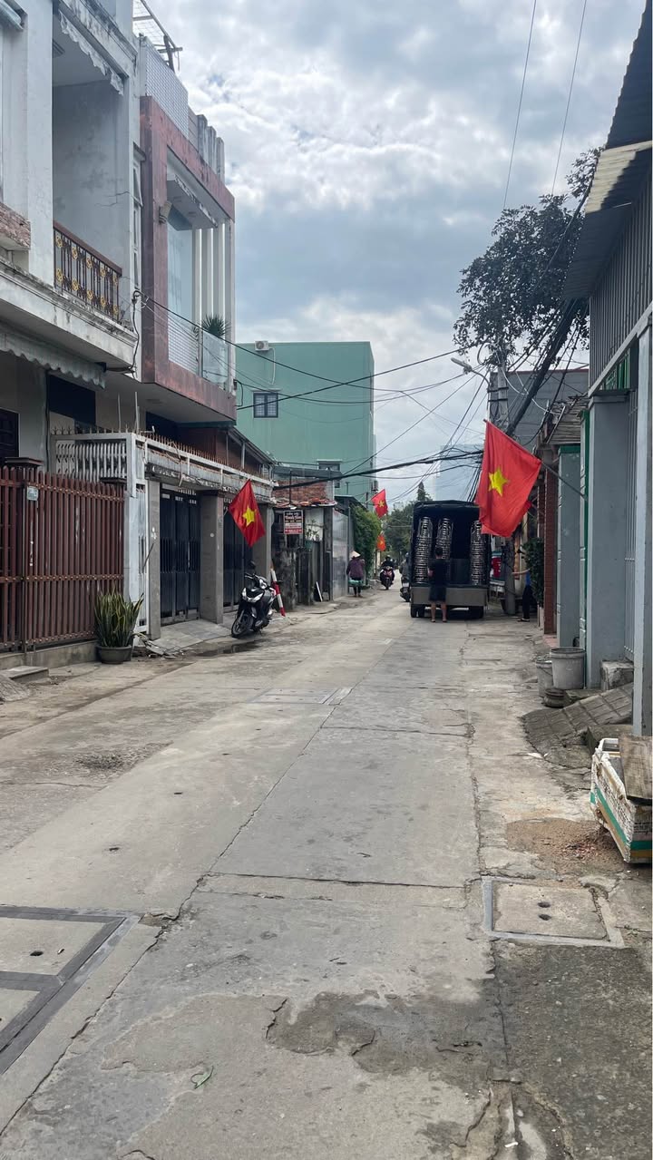 Đất tặng nhà C4 đường Chính Hữu, Sơn Trà 60m² giá 5.75 tỷ - Gần biển, thuận tiện đi lại!