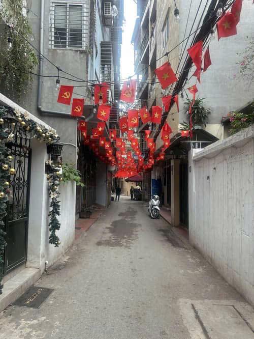 Nhà phố Lạc Long Quân, Cầu Giấy, 64m² giá 13.8 tỷ - Vị trí đẹp, tiện ích bạt ngàn!