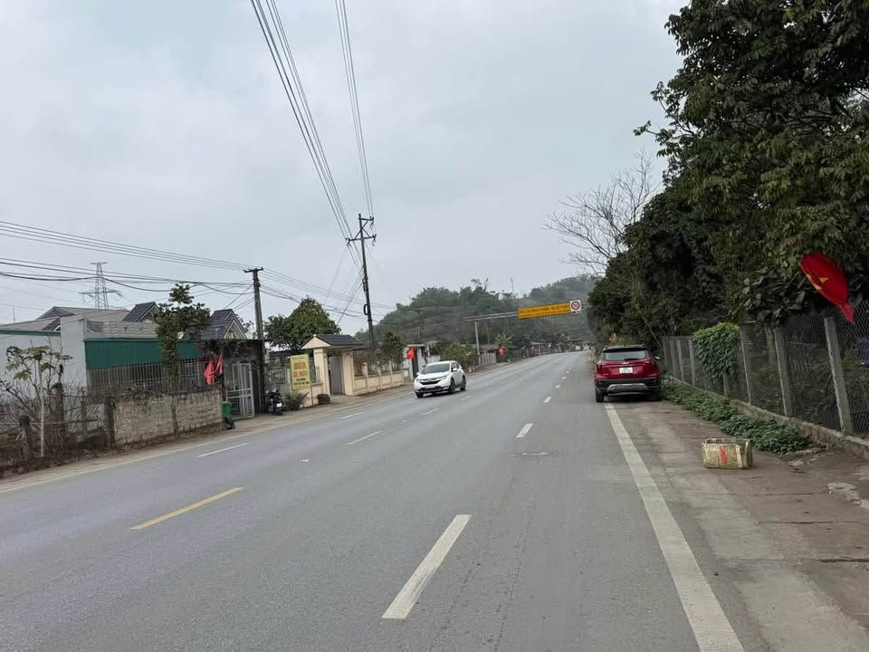 Đất kinh doanh 1000m² tại Quốc lộ 6, Huyện Hạ Hòa - Bán gấp chỉ 3.3 tỷ!