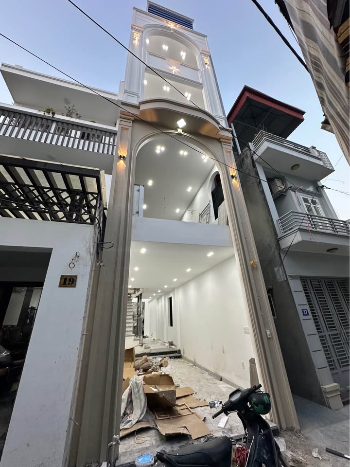 Nhà mặt ngõ Hồ Sen, Lê Chân, 57m² giá 7 tỷ - Ô tô đỗ trong nhà, lô góc thoáng đãng!