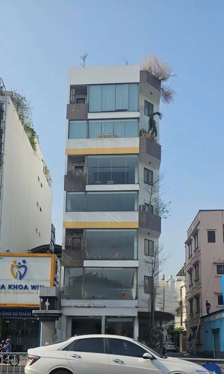 Cho thuê building mặt tiền Cộng Hòa, Quận Tân Bình, 203m² - Thang máy cao cấp, PCCC chuẩn chỉnh!