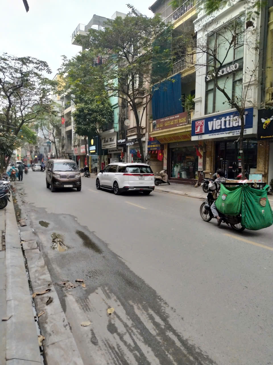 Nhà mặt phố Thụy Khuê 70m², 4 tầng, lô góc, vỉa hè rộng - Cách Hồ Tây chỉ 3 bước chân!