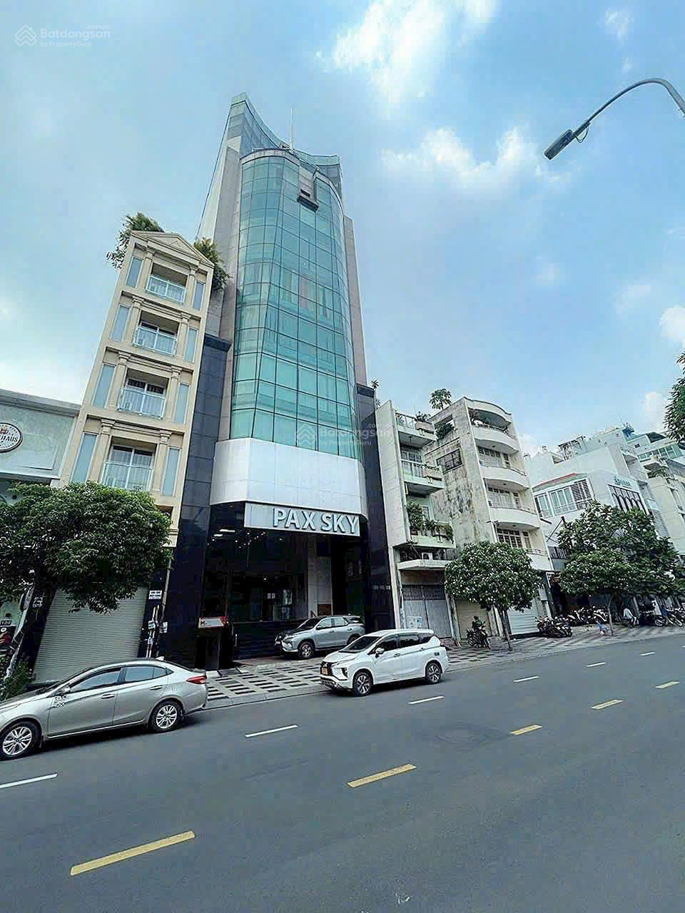 Bán tòa nhà mặt tiền Cao Thắng, Quận 10 - Diện tích 100m², giá chỉ 45 tỷ!