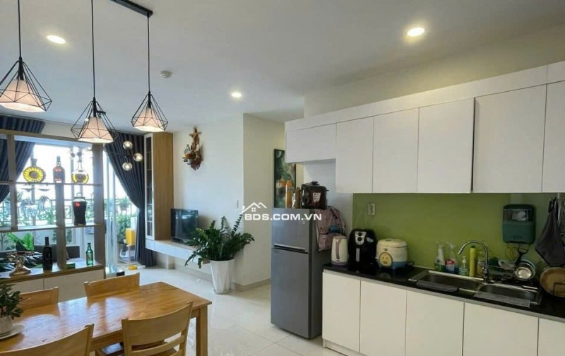 Căn hộ Screc Tower Quận 3 90m² giá 13.5 triệu - Nhà mới sơn sạch sẽ, nhận nhà ngay!