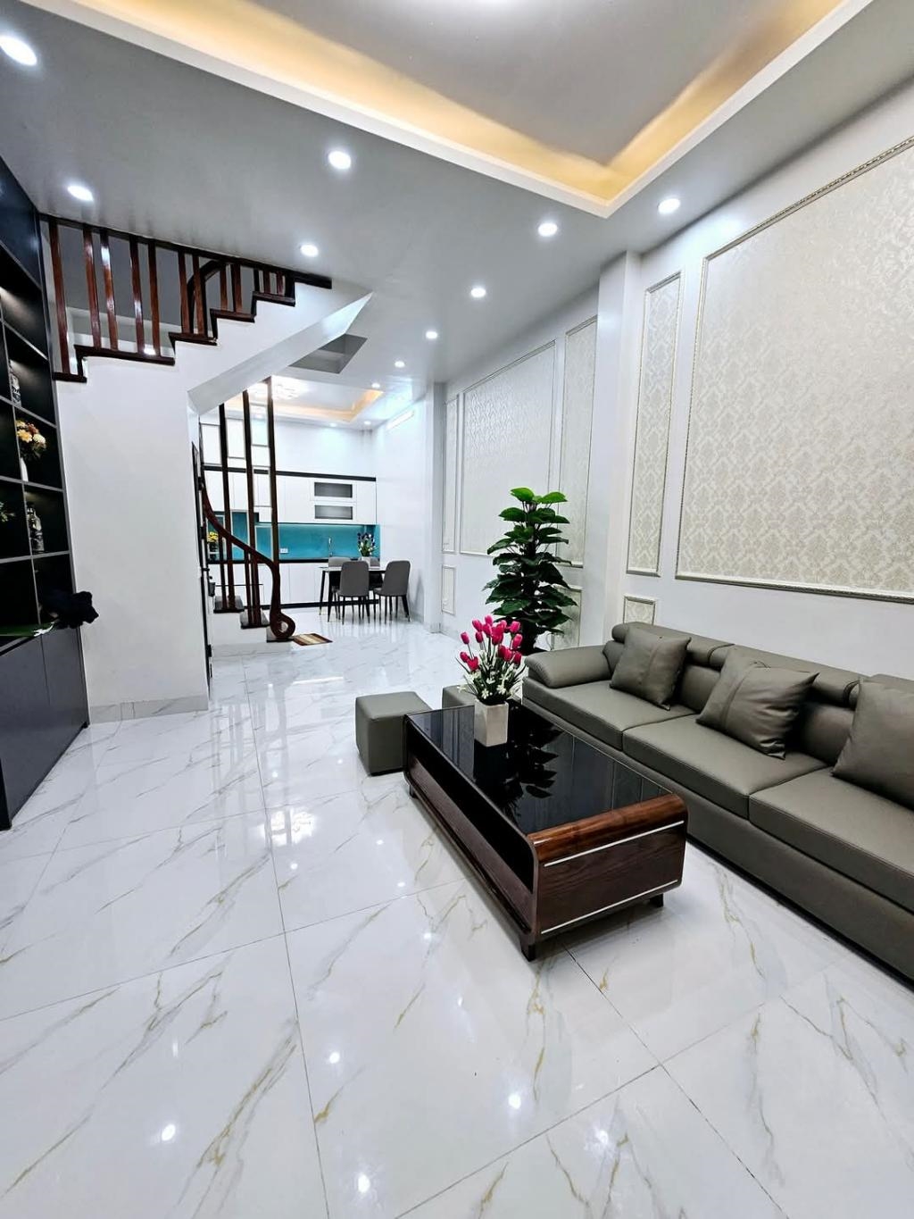 Nhà phố Trần Thái Tông, Cầu Giấy 46m² giá 10.2 tỷ - Thiết kế hiện đại, tiện ích đầy đủ!