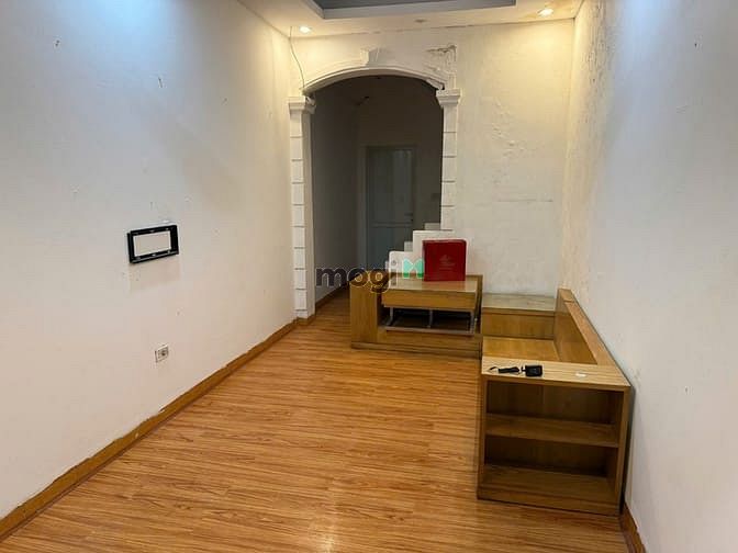 Nhà đẹp đầu ngõ Hoàng Hoa Thám 47m² giá 8.7 tỷ - Sẵn sàng cho bạn sửa sang theo ý thích!