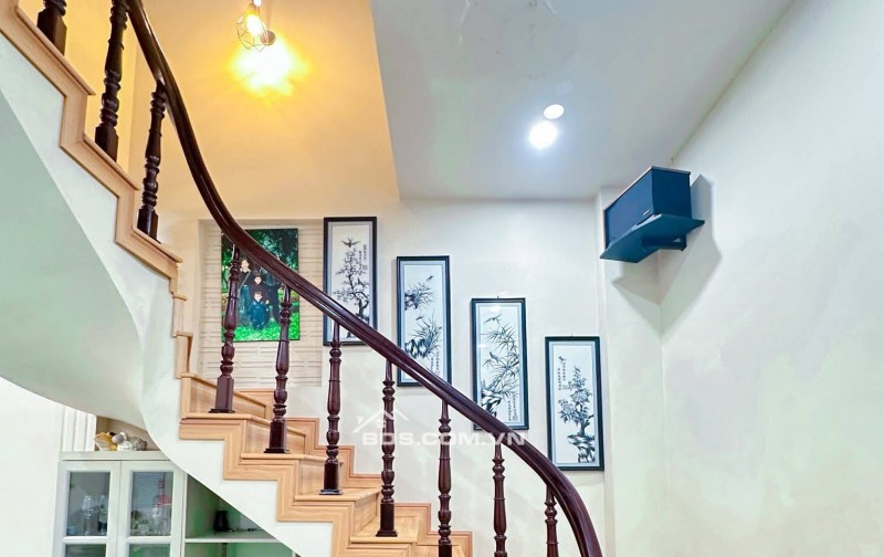 Nhà Đẹp Mặt Phố Thanh Đàm, Hoàng Mai 100m² giá 19.8 tỷ - Ô tô ngủ trong nhà!