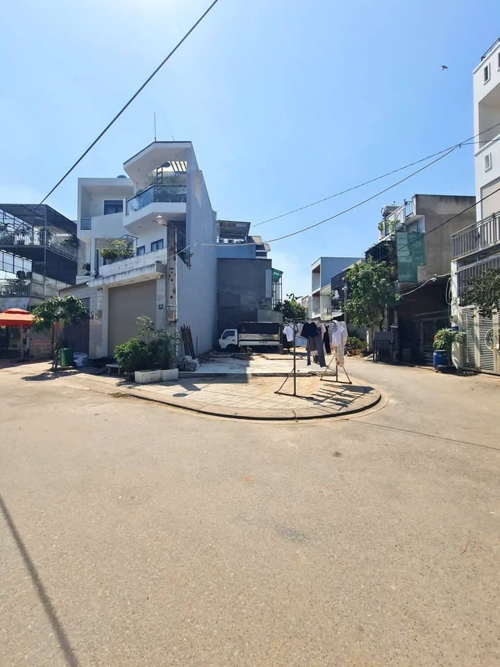 Bán lô góc 2 mặt tiền Đ. Số 8 Lò Lu, Quận 9, 104.6m² - Kinh doanh đa ngành nghề