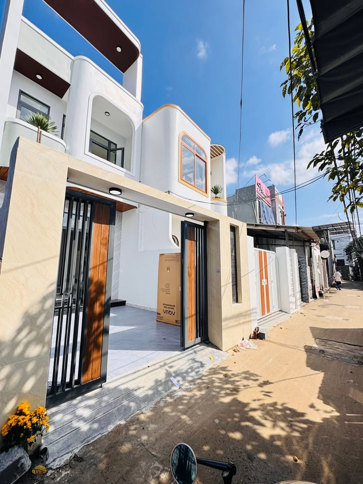 Nhà 2 tầng đường Trường Chinh, 100m² giá 4 tỷ - Chính chủ bán gấp!