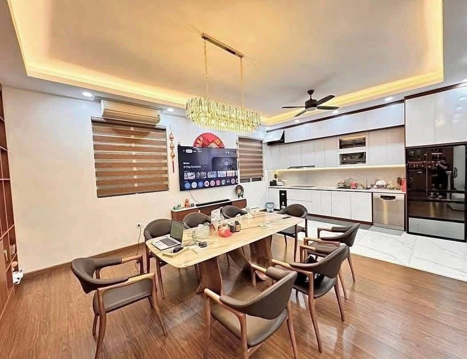 Nhà riêng Hoàng Quốc Việt, Cầu Giấy 44m² giá 13 tỷ - Dân trí cao, ô tô đỗ gần!