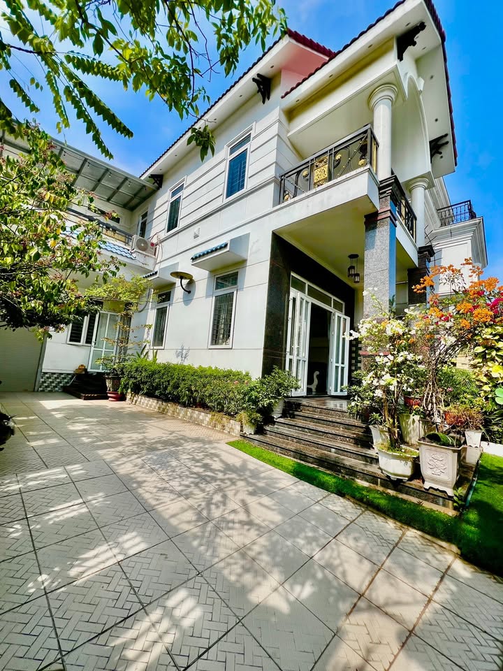 Biệt thự cho thuê nguyên căn tại Thạnh Lộc, Quận 12 - 220m² chỉ 16 triệu/tháng!