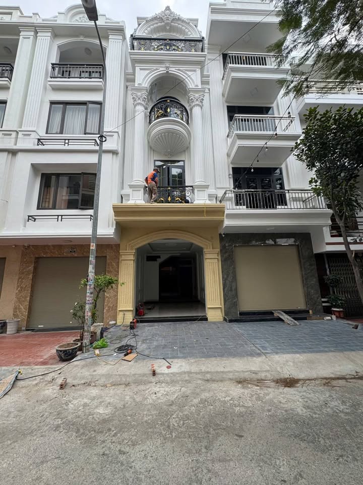 Nhà 4 tầng ngõ 739 Nguyễn Văn Linh 62m² giá 8 tỷ - Thiết kế hiện đại, sẵn sàng vào ở!