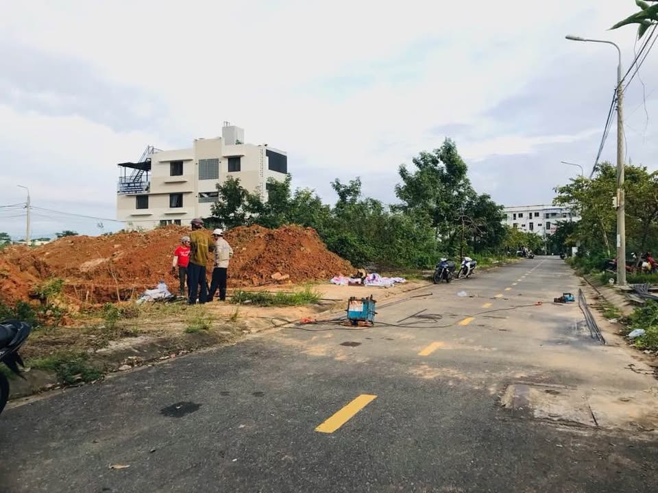 Lô đất đẹp đường Trung Lập, Khu đô thị xanh Bàu Tràm Lakeside 100m² giá 4.2 tỷ - Tiềm năng tăng giá tuyệt vời!