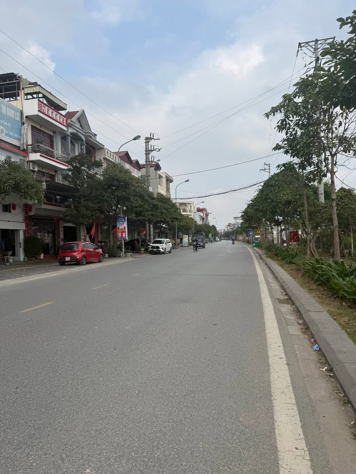 Nhà 3 tầng mặt phố Lê Thanh Nghị, 88m² - Sổ hồng chính chủ, giá tốt!