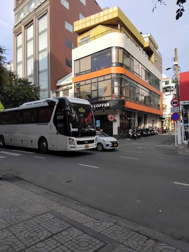 Nhà mặt tiền hẻm 4m Phường Bến Thành 45m² giá 8 tỷ - Sổ hồng nở hậu tài lộc