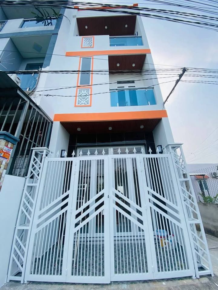 Nhà 1 trệt 2 lầu tại KP Tân Phước, Cần Giuộc 60m² giá 2.25 tỷ - Sổ hồng riêng, đầy đủ tiện nghi!