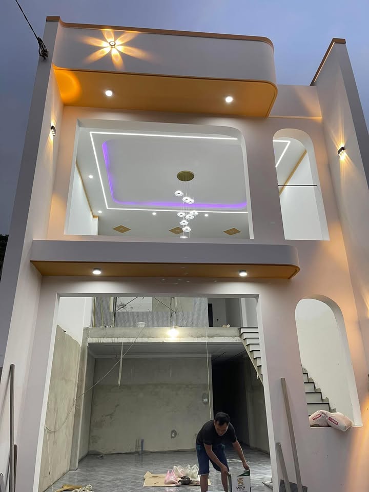 Nhà riêng Phường Phú Chánh, 95m², giá 2.4 tỷ - Thiết kế hiện đại, gác lững