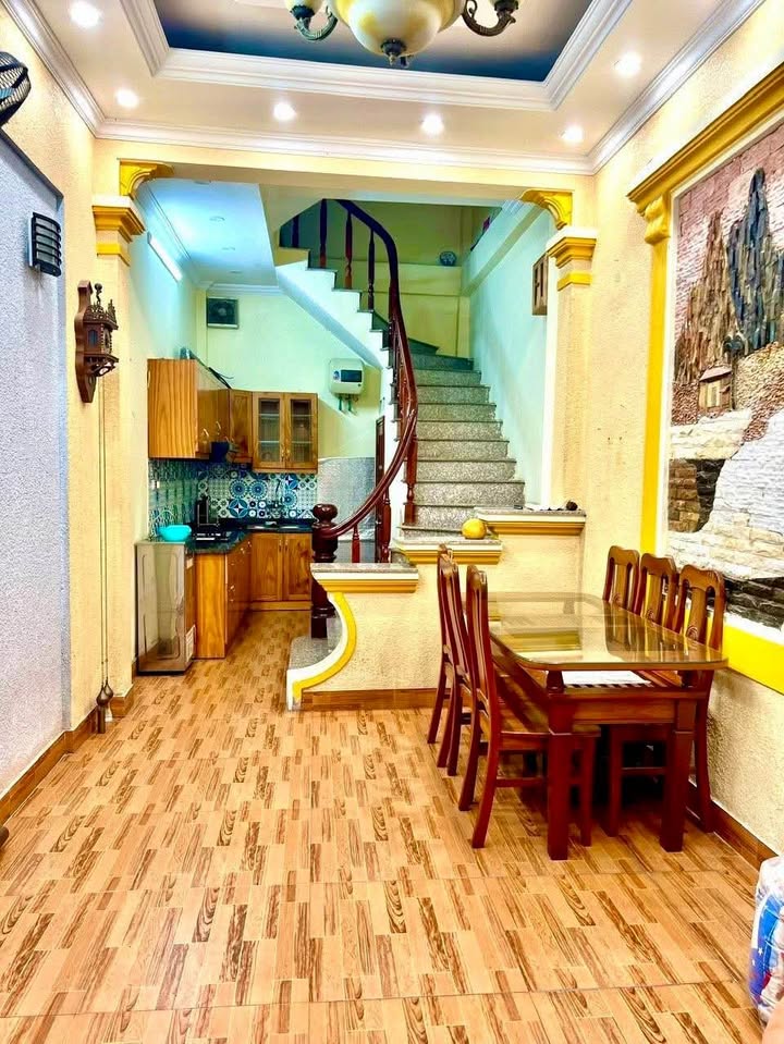 Nhà riêng Nguyễn Khang, Cầu Giấy, 35m², giá 9.69 tỷ - Đỗ ô tô cổng vào ngay!