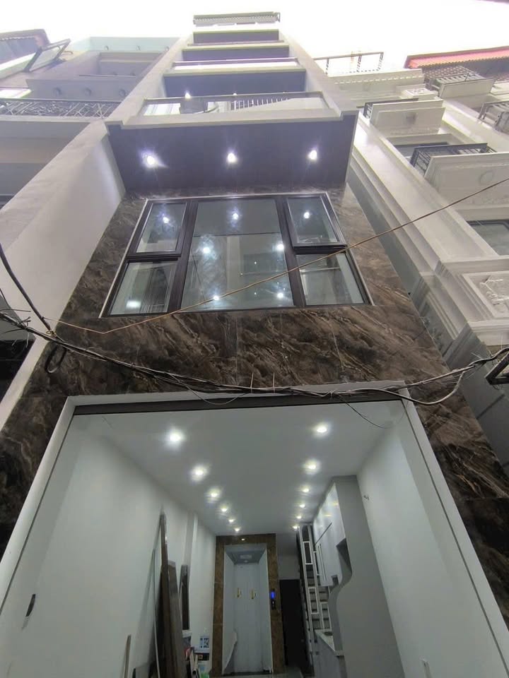 Nhà 7 tầng Phố Trạm, Long Biên 40m² giá tốt - Đầu tư sinh lời ngay!