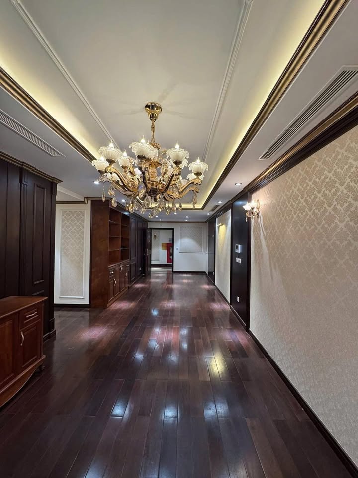 Căn hộ HC Golden Bồ Đề 102m² giá 12.5 tỷ - Đầy đủ nội thất cao cấp!