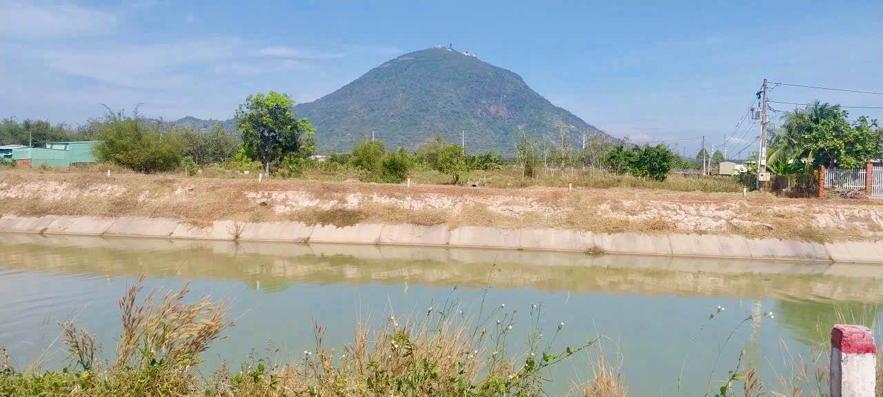 Đất nền 2 công Phường Ninh Thạnh, Tây Ninh 2000m² giá 1.3 tỷ - View Núi Bà tuyệt đẹp!