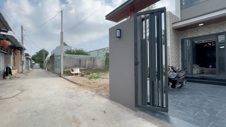 Nhà thiết kế thông tầng tại Xã Đạo Thạnh, 110m² giá 3.75 tỷ - Sát Quảng trường Hùng Vương!