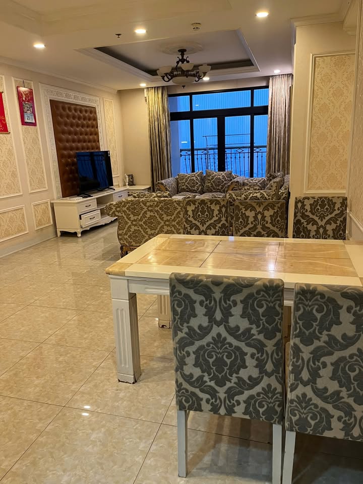 Căn hộ Royal City Thanh Xuân 110m² giá 13 tỷ - View quảng trường đẹp hiếm có!